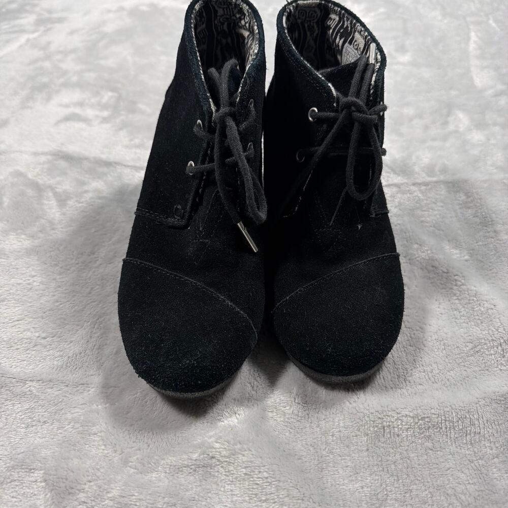 TOMS Black Suede Lace-Up Wedge Ankle Boots – Women’s 7
